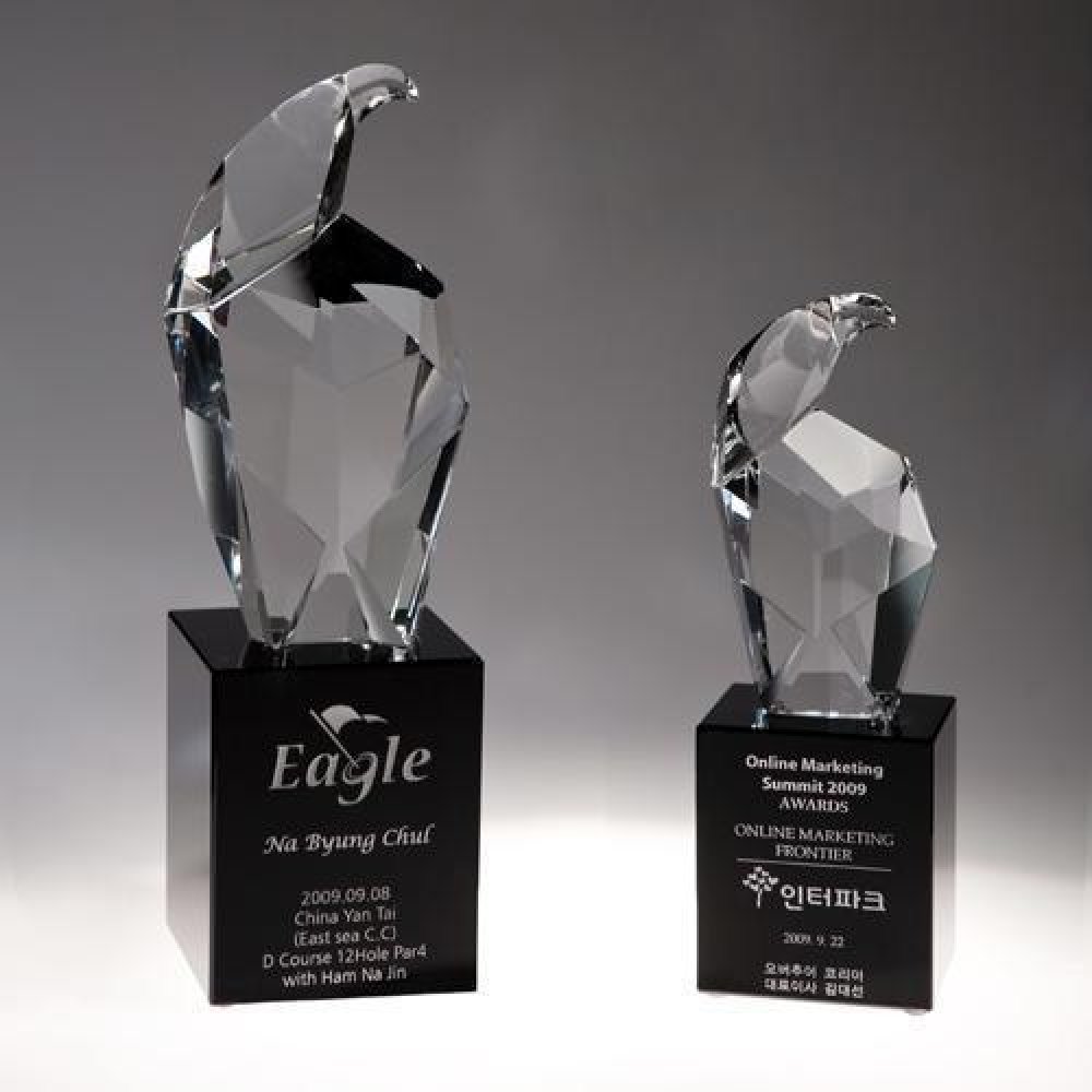 Eagle Head — 3-1/8"W x 3"D x 10-3/4"H