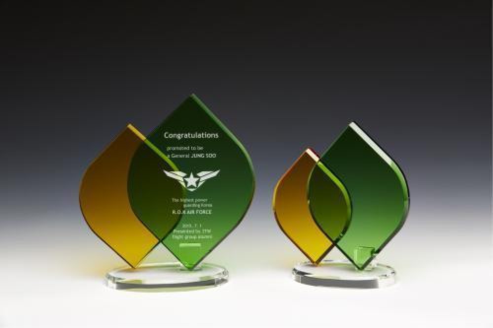 Tropical Green and Amber Award — 8-1/8"W x 3-1/2"D x 4-3/4"H