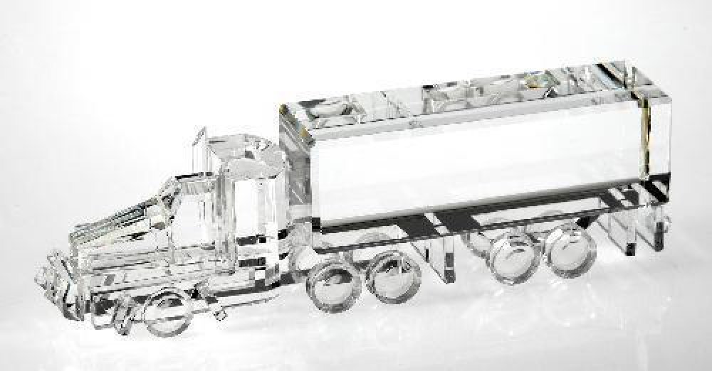 18 Wheeler / Truck — 2 1/4"H x 6 1/2" x 1 1/2"