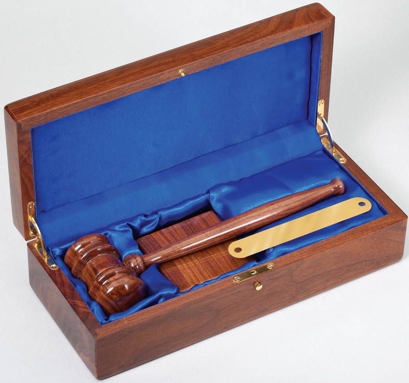 GAVEL IN WOOD BOX WALNUT 1 STD PACK 9 MASTE