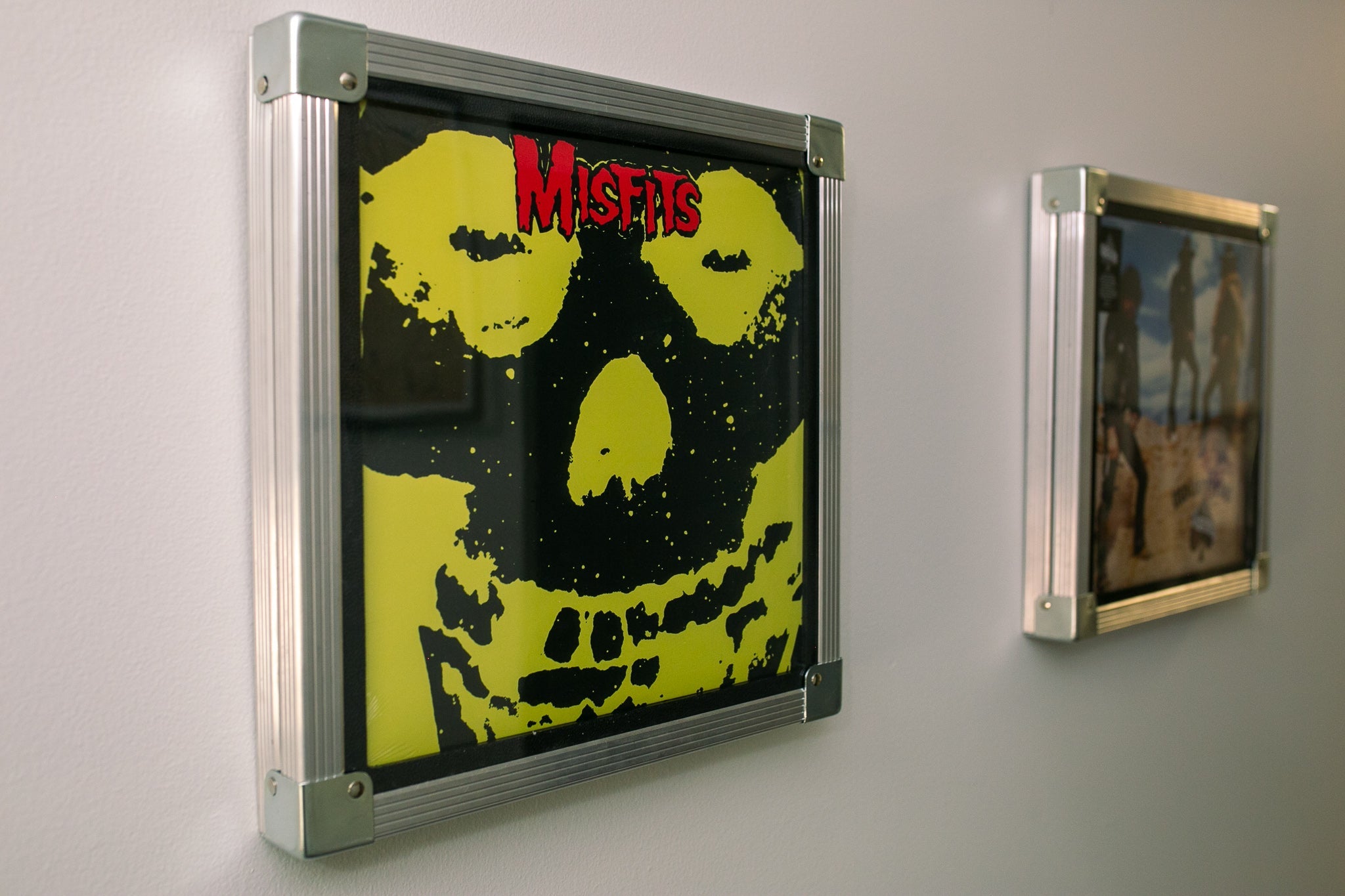 Calzone Vinyl Wall Frame